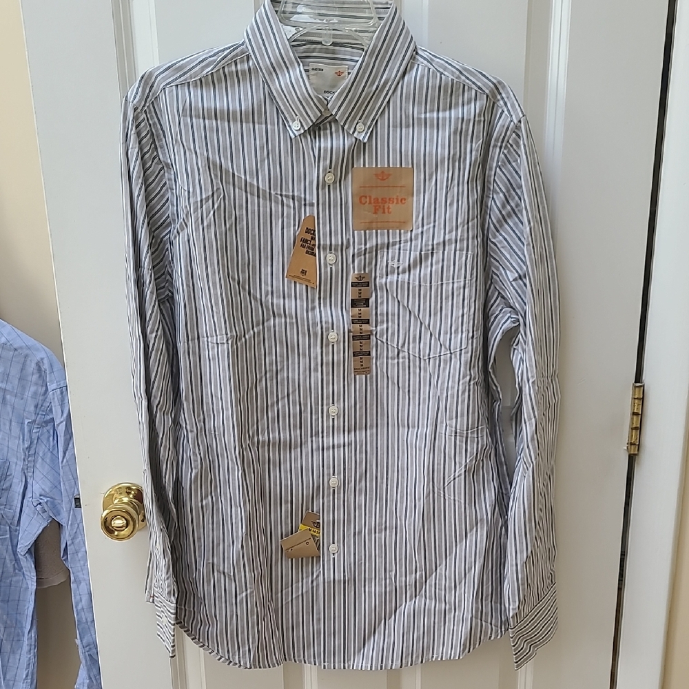 Dockers Men's Blue and White Striped Button Down Shirt